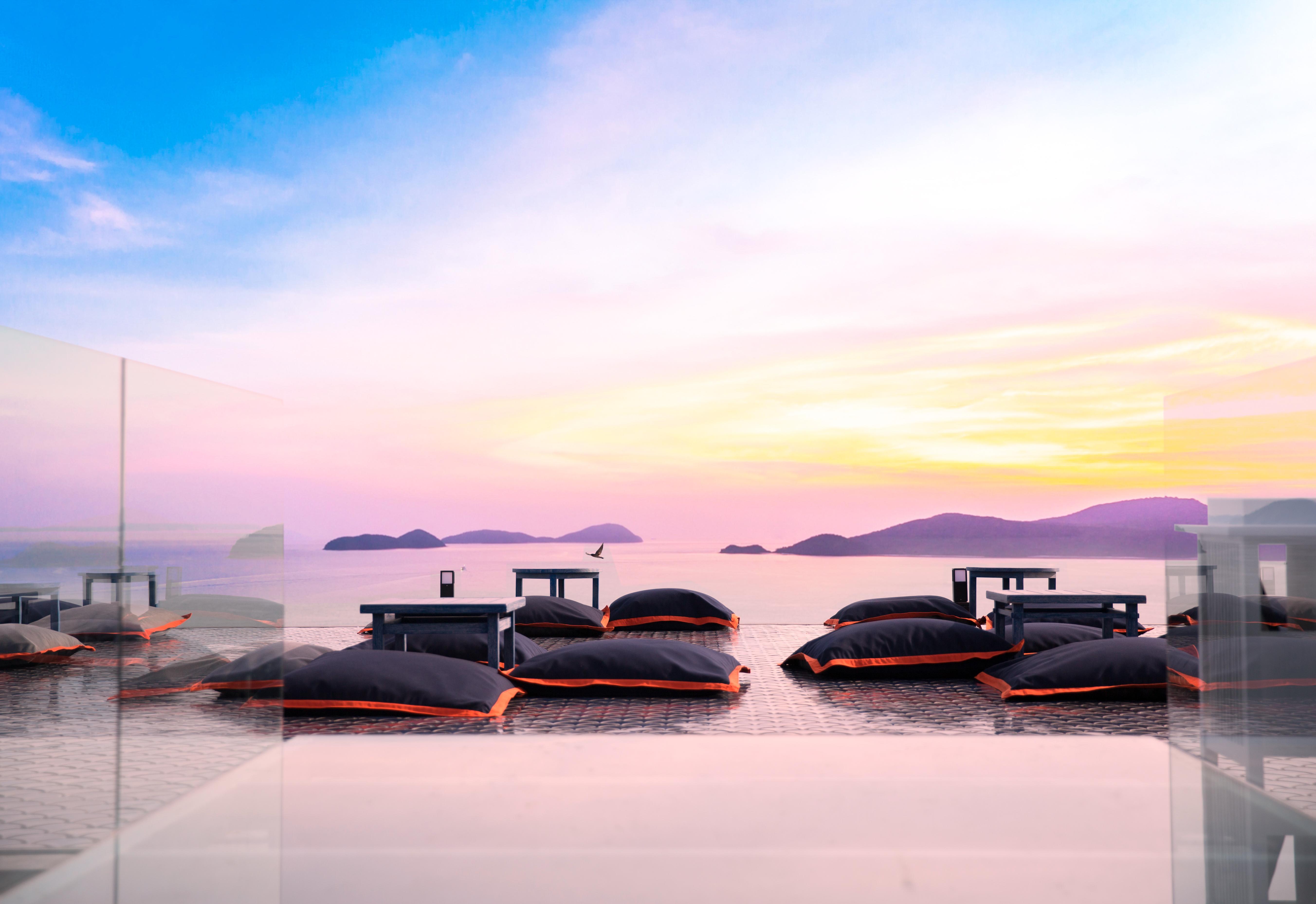 Sri Panwa Phuket Luxury Pool Villa Hotel - Sha Plus Eksteriør billede View of the Gulf of Thailand from the rooftop bar